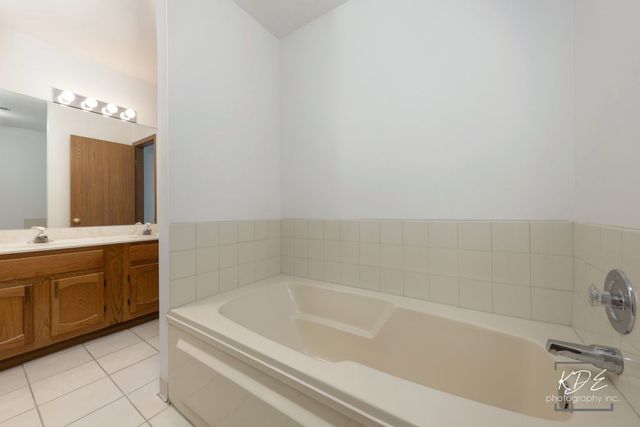 8026 Barrymore Drive 37-2, Darien, IL 60561