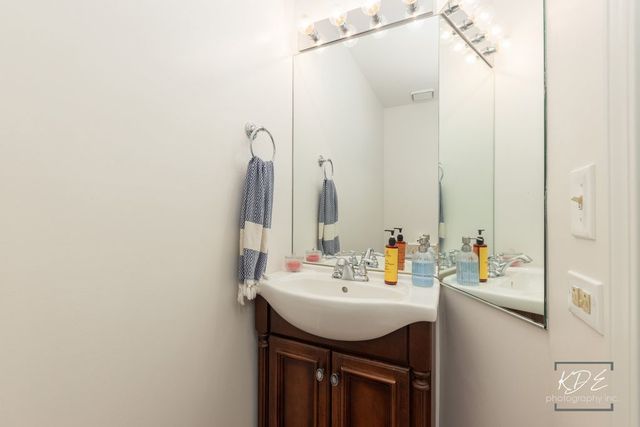 8026 Barrymore Drive 37-2, Darien, IL 60561