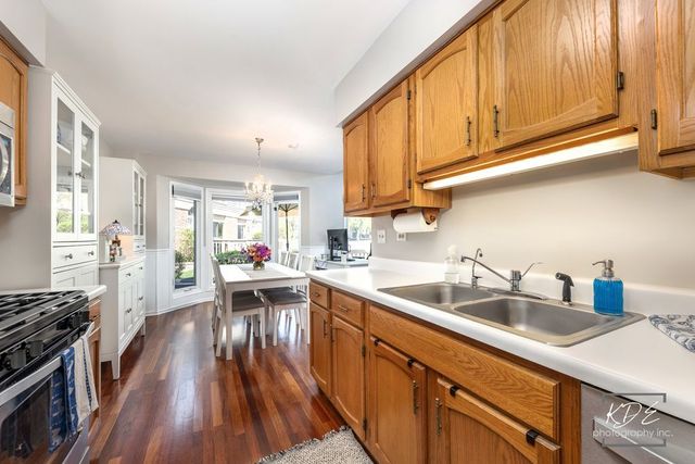 8026 Barrymore Drive 37-2, Darien, IL 60561