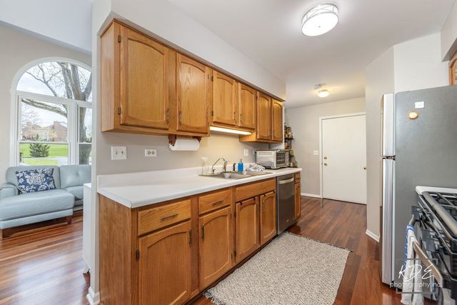 8026 Barrymore Drive 37-2, Darien, IL 60561