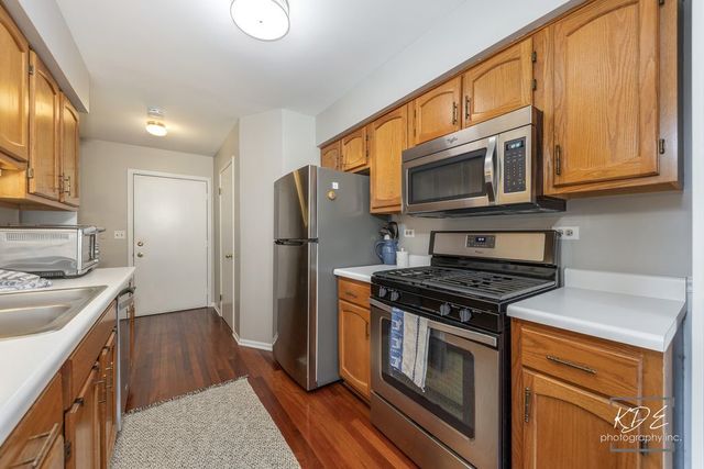 8026 Barrymore Drive 37-2, Darien, IL 60561