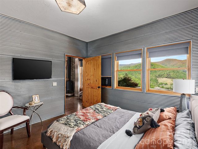 201 Flowering Ridge, Canton, NC 28716