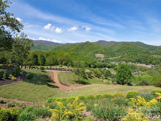 201 Flowering Ridge, Canton, NC 28716