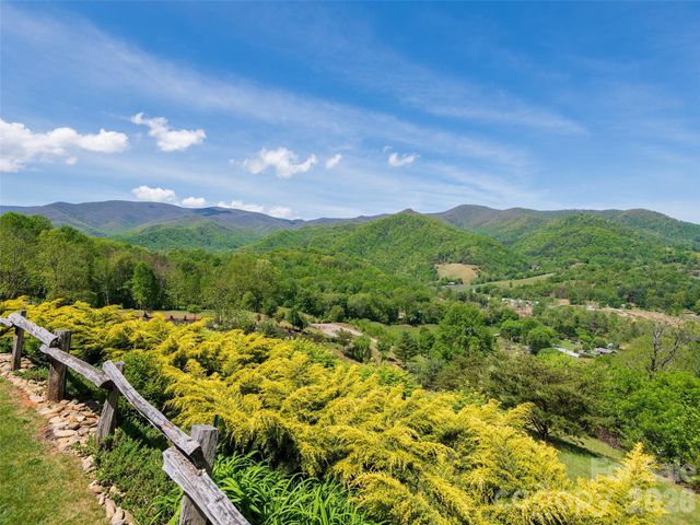 201 Flowering Ridge, Canton, NC 28716