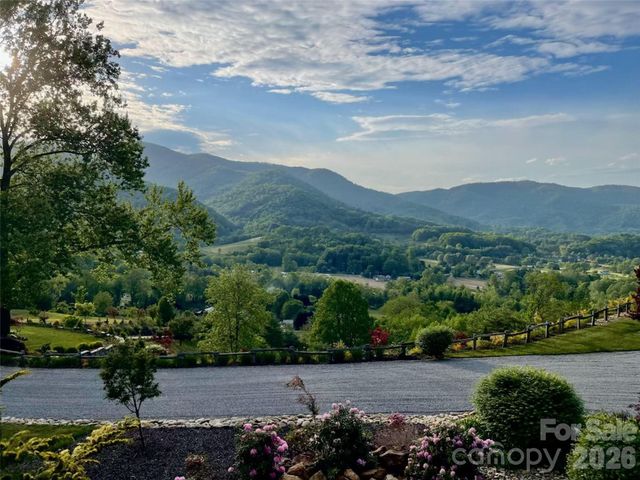 201 Flowering Ridge, Canton, NC 28716