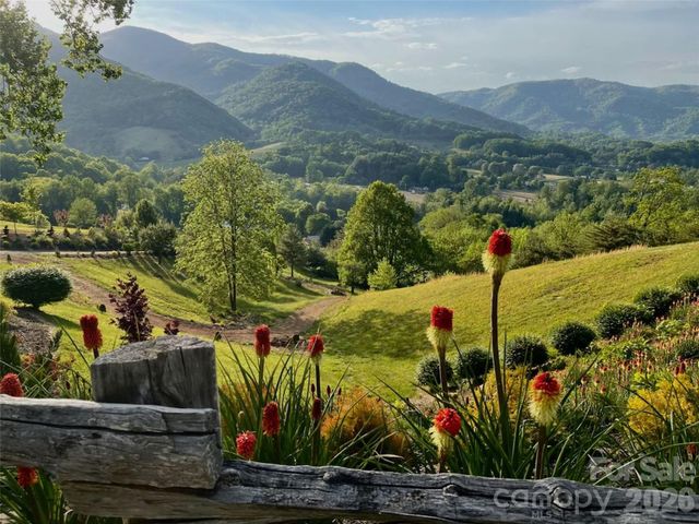 201 Flowering Ridge, Canton, NC 28716
