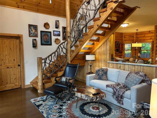 201 Flowering Ridge, Canton, NC 28716