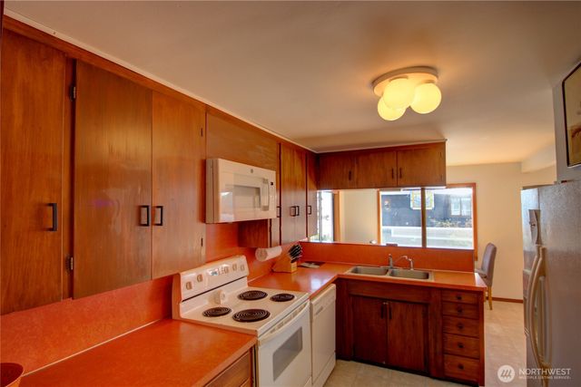 4607 Anaco Beach Road, Anacortes, WA 98221