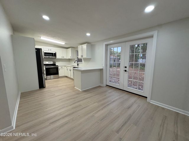 2819 LAUDERDALE Drive E, Jacksonville, FL 32277