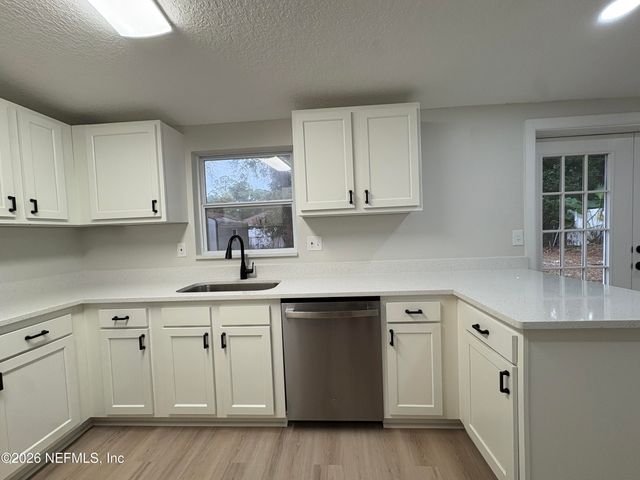 2819 LAUDERDALE Drive E, Jacksonville, FL 32277