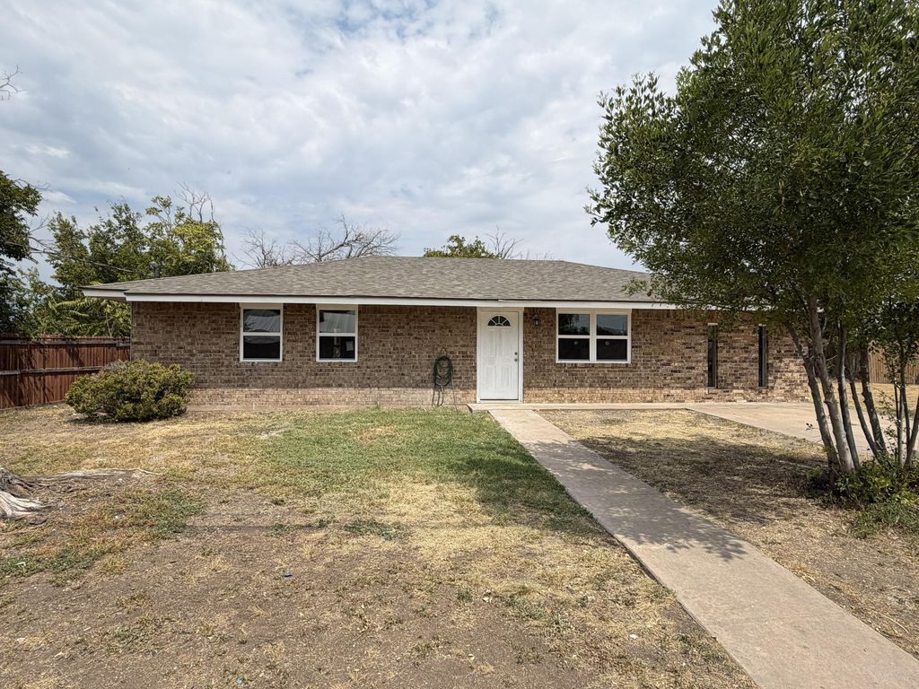 Image 1 of property listing at 202 S Burleson Street, Eden, TX 76837