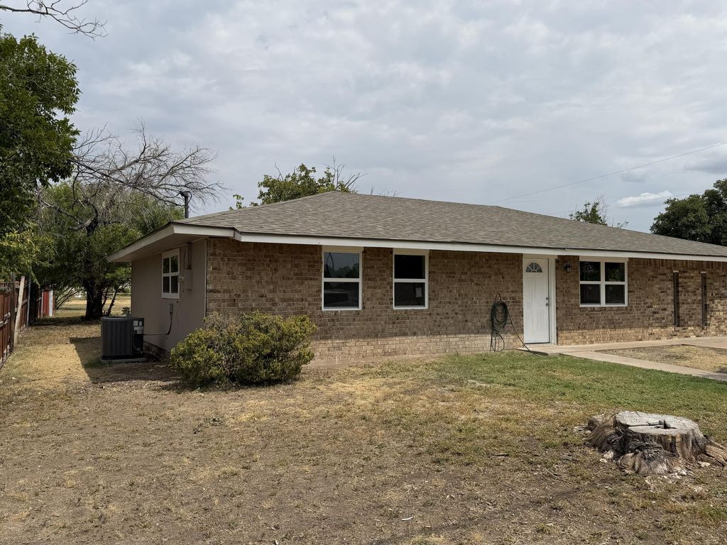 Image 3 of property listing at 202 S Burleson Street, Eden, TX 76837