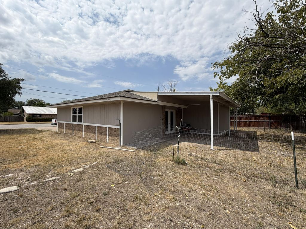 Image 6 of property listing at 202 S Burleson Street, Eden, TX 76837