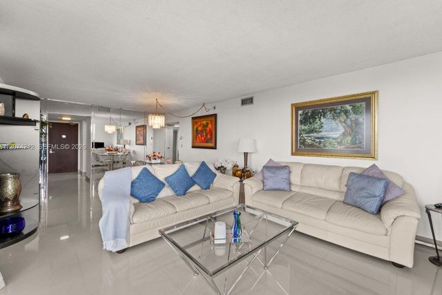 20379 W Country Club Drive 2433, Aventura, FL 33180