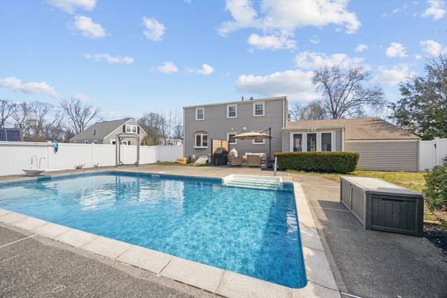 16 Marion Rd, Weymouth, MA 02191