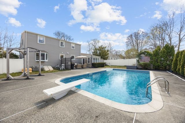 16 Marion Rd, Weymouth, MA 02191