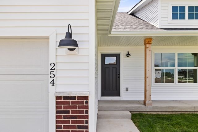 254 NE Wildflower Drive, Pleasant Hill, IA 50327