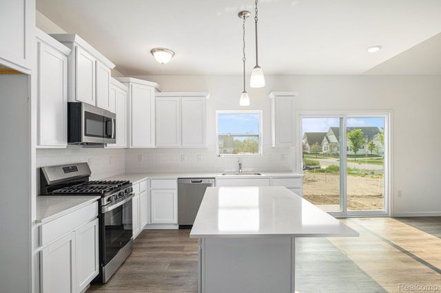 380 Dorchester Drive, Howell, MI 48855