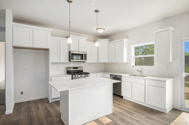 380 Dorchester Drive, Howell, MI 48855