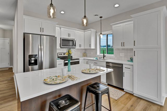 852 Bucknell Lane SE, Stewartville, MN 55976