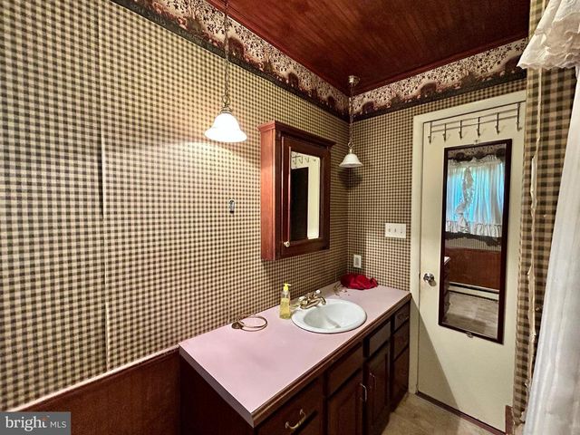 811 CONSERVATION DR, Hedgesville, WV 25427