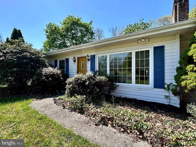 811 CONSERVATION DR, Hedgesville, WV 25427