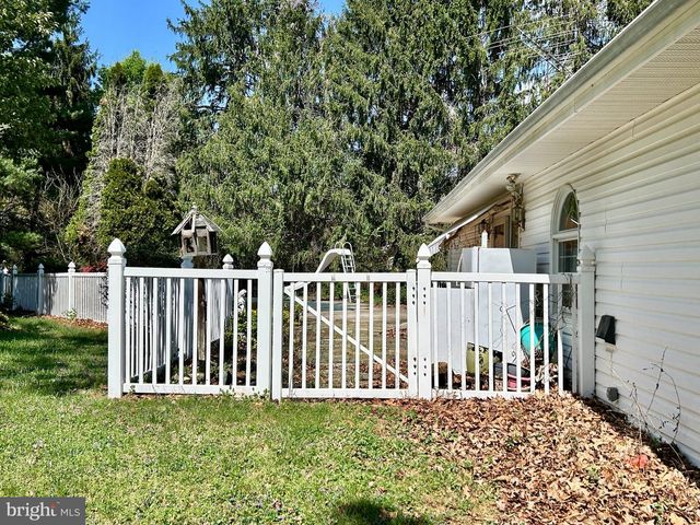 811 CONSERVATION DR, Hedgesville, WV 25427