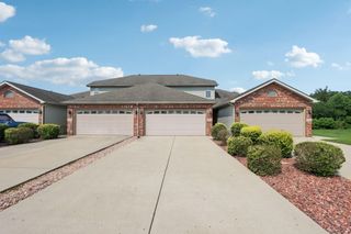 208 Deer Trail, Schererville, IN 46375