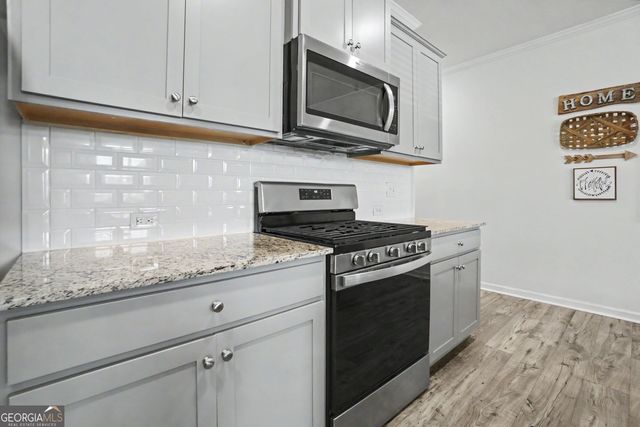 723 Woodstock Grove Drive, Woodstock, GA 30188