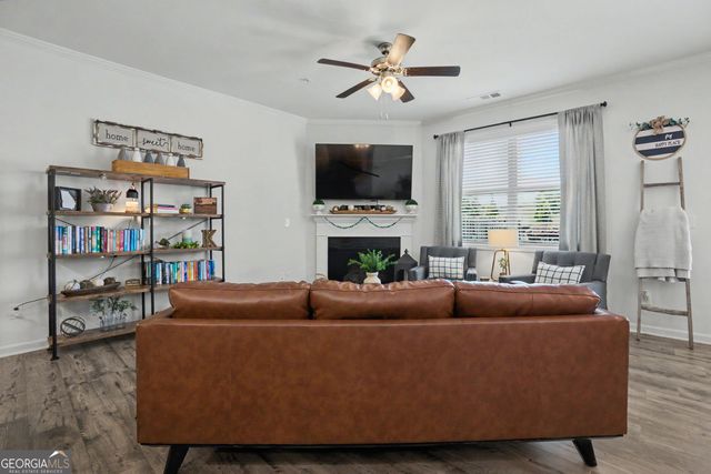 723 Woodstock Grove Drive, Woodstock, GA 30188