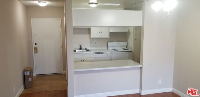 124 N Oxford Avenue, Los Angeles, CA 90004