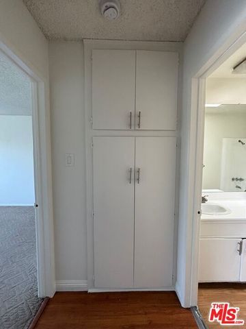 124 N Oxford Avenue, Los Angeles, CA 90004