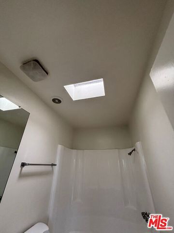 124 N Oxford Avenue, Los Angeles, CA 90004