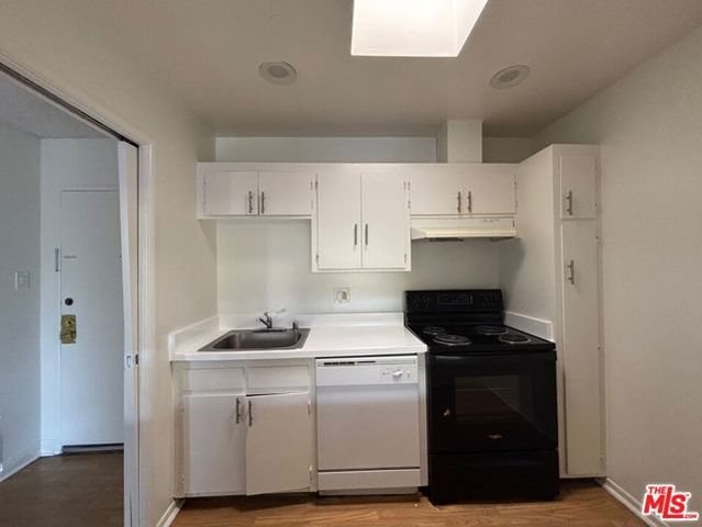124 N Oxford Avenue, Los Angeles, CA 90004