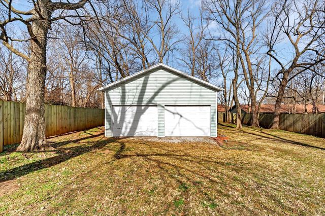 1345 E Walnut Street, Springfield, MO 65802