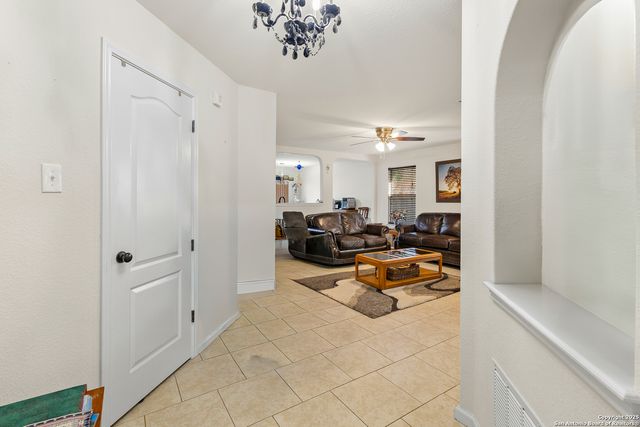 427 Stable Vista, San Antonio, TX 78227