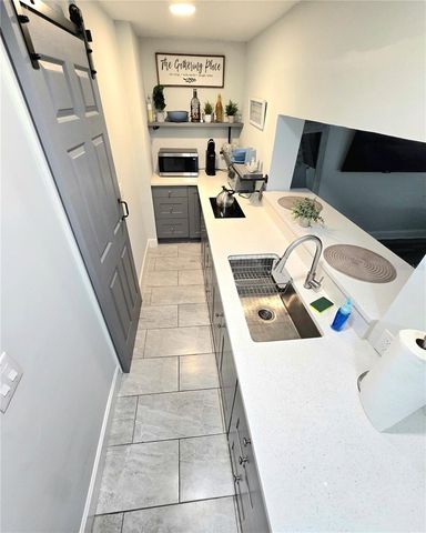 335 5TH AVENUE N, St Petersburg, FL 33701