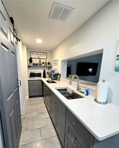 335 5TH AVENUE N, St Petersburg, FL 33701