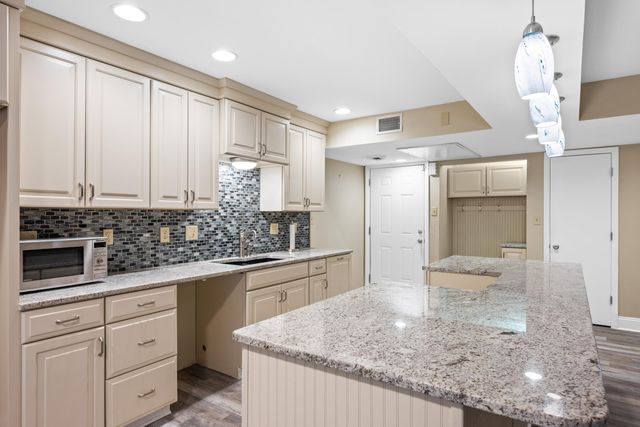 750 Shaker Drive 501, Lexington, KY 40504