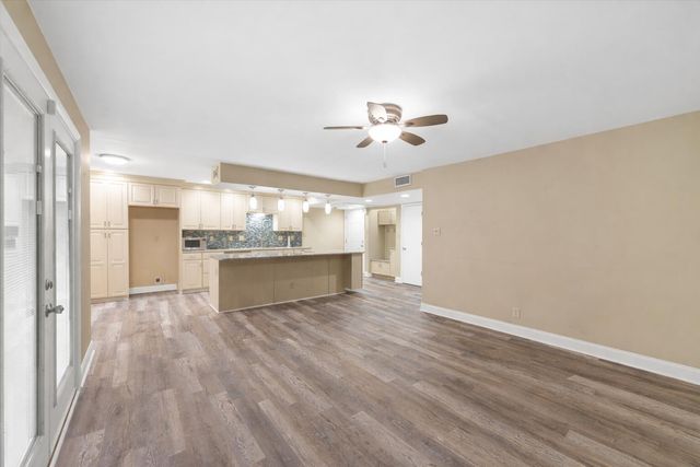 750 Shaker Drive 501, Lexington, KY 40504