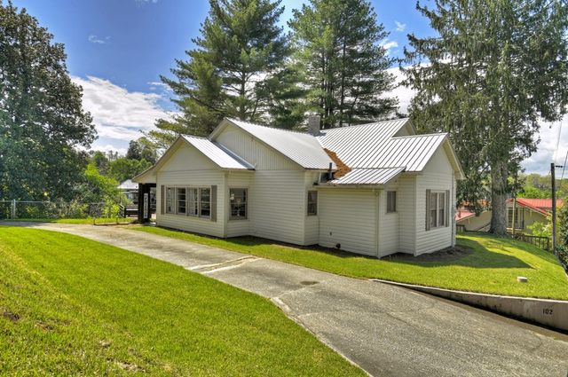 102 Riverview Street, Copperhill, TN 37317