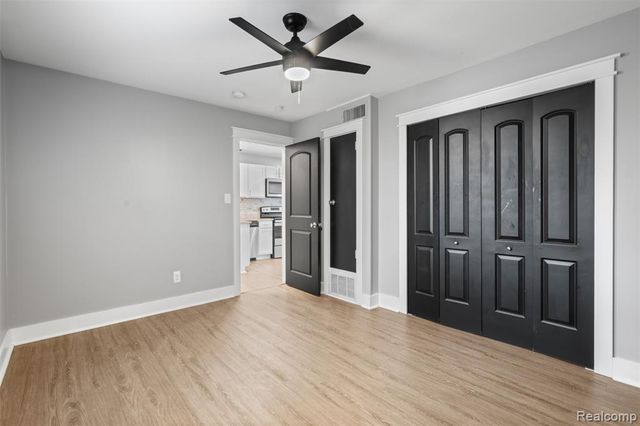 4413 S Crooks Road, Royal Oak, MI 48073