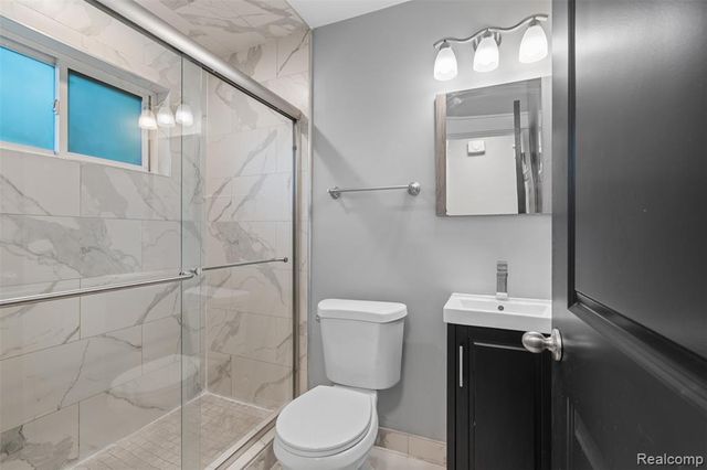4413 S Crooks Road, Royal Oak, MI 48073