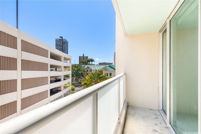 3009 Ala Makahala Place 504, Honolulu, HI 96818