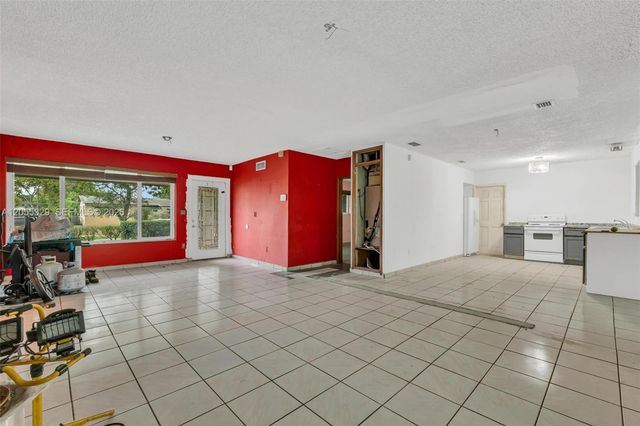 9921 SW 165th Ter, Miami, FL 33157