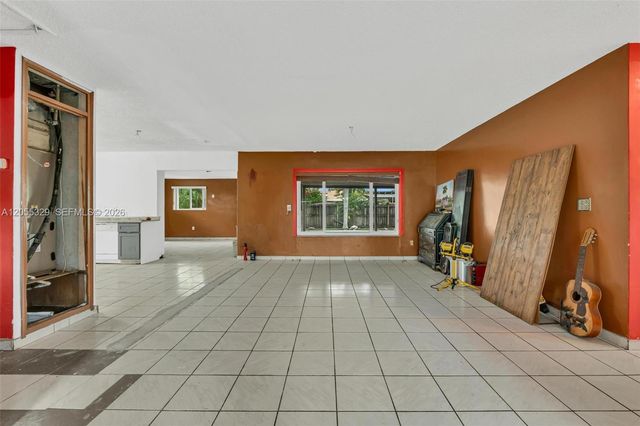 9921 SW 165th Ter, Miami, FL 33157