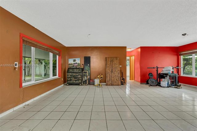 9921 SW 165th Ter, Miami, FL 33157