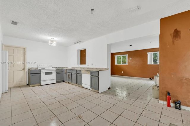 9921 SW 165th Ter, Miami, FL 33157