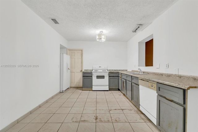 9921 SW 165th Ter, Miami, FL 33157