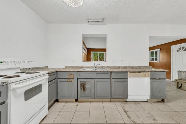 9921 SW 165th Ter, Miami, FL 33157
